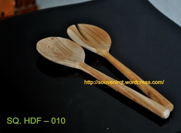  kerajinan tangan terbuat dari kayu untuk souvenir 
