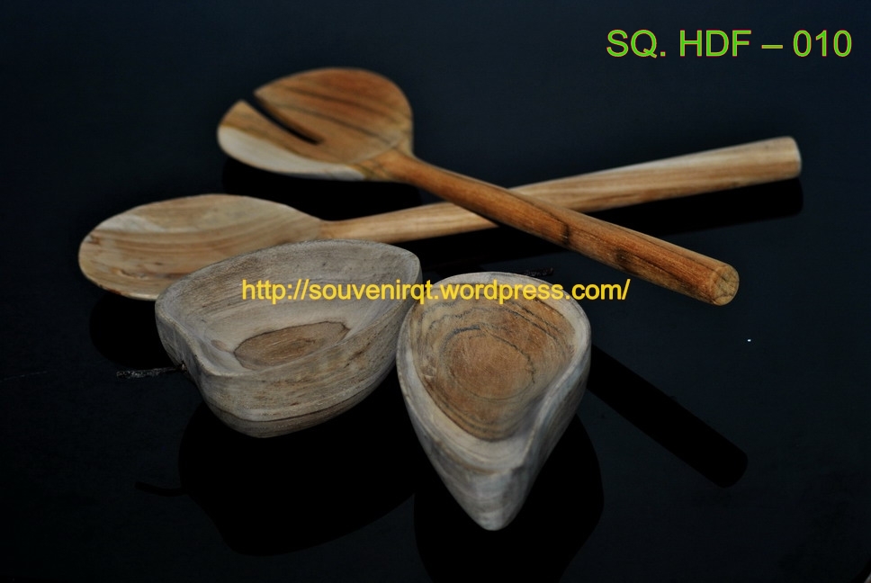  kerajinan  tangan terbuat dari kayu  untuk souvenir 