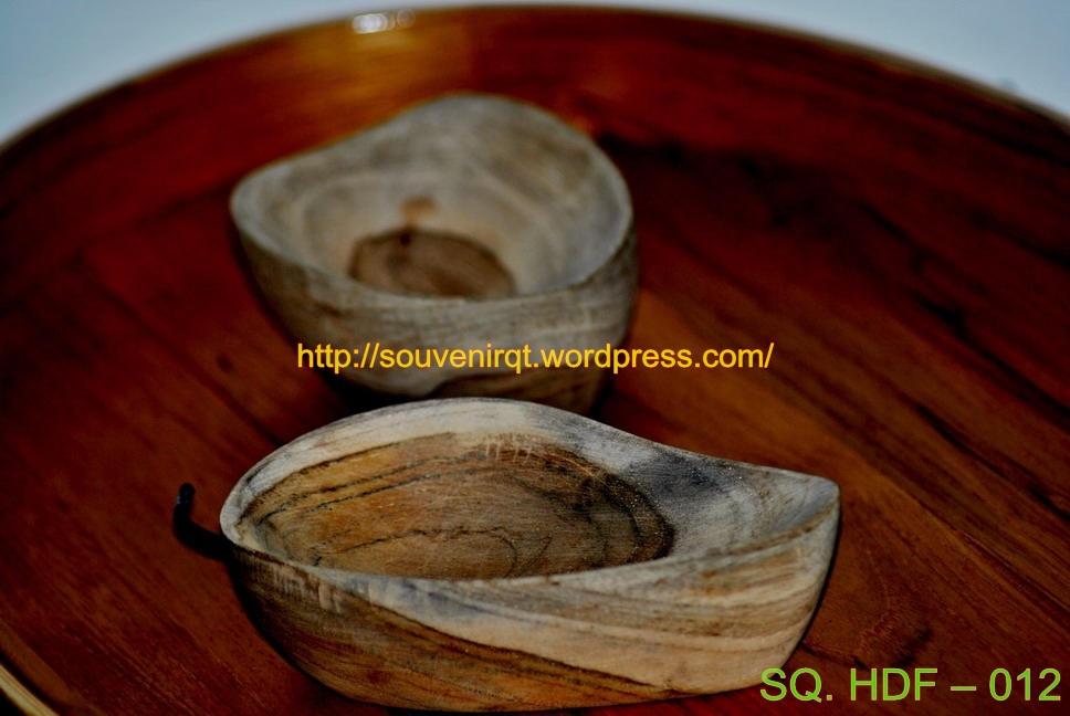 kerajinan tangan terbuat dari kayu untuk souvenir 